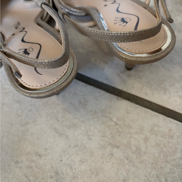 Nina Gold/Champagne Strappy Heels With Bow - Picture 4 of 5